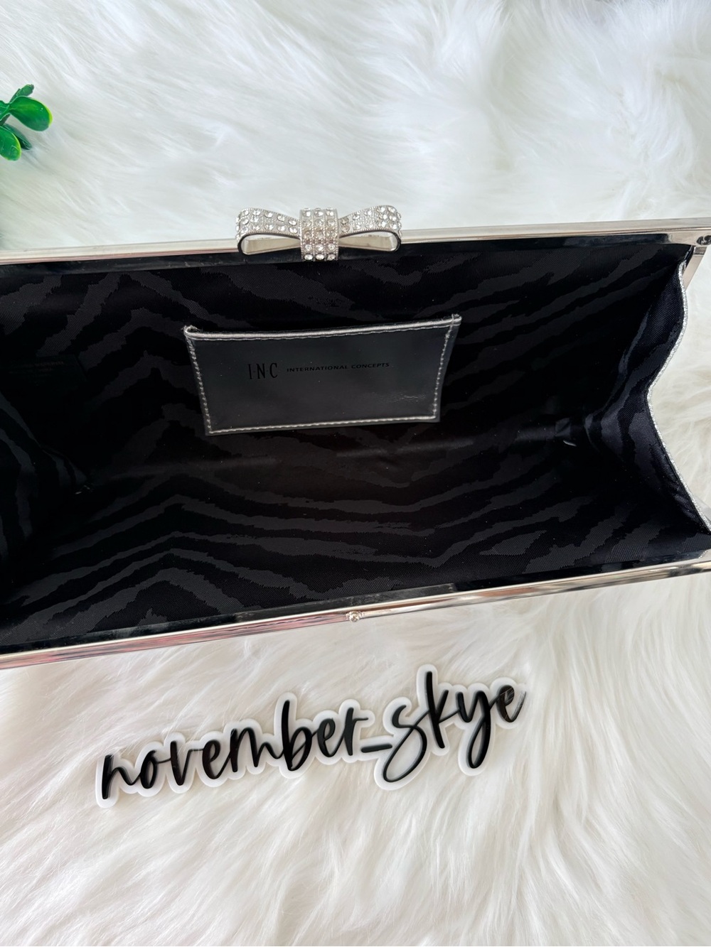 Silver Glitter Bow Clasp Evening Clutch - Picture 8 of 13